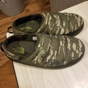 Mens North Face slip on mules